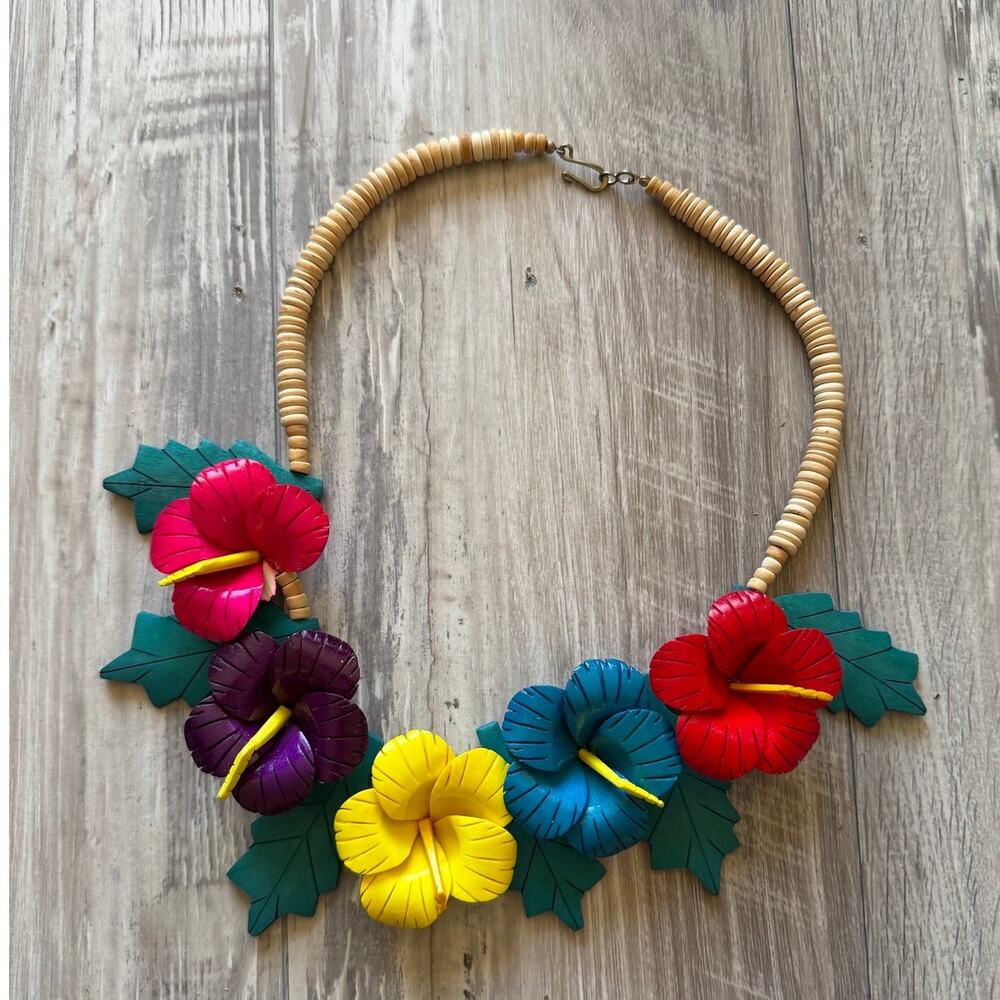 Vintage Chunky Wood Hibiscus Flower Statement Necklace Multicolor 18”